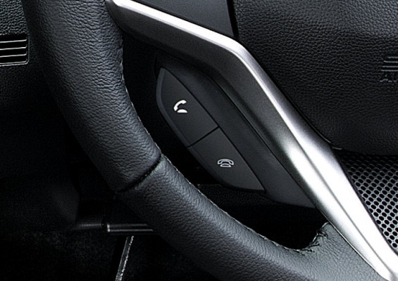 HANDS‑FREE TELEPHONE STEERING SWITCH