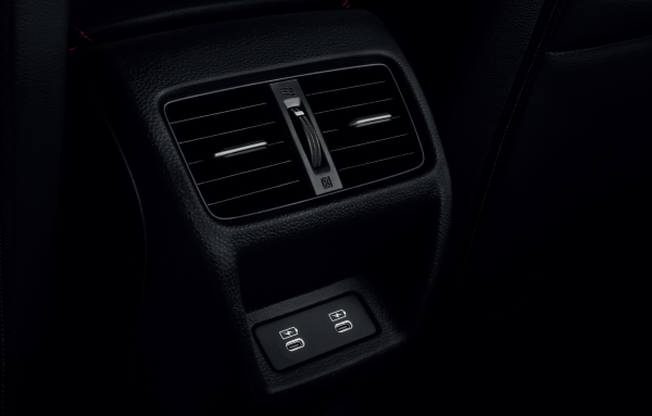 REAR AIR CONDITIONING VENTILATION & 2 TYPE‑C PORTS