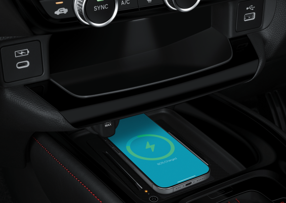 REDESIGNED CENTRE CONSOLE WITH WIRELESS CHARGING